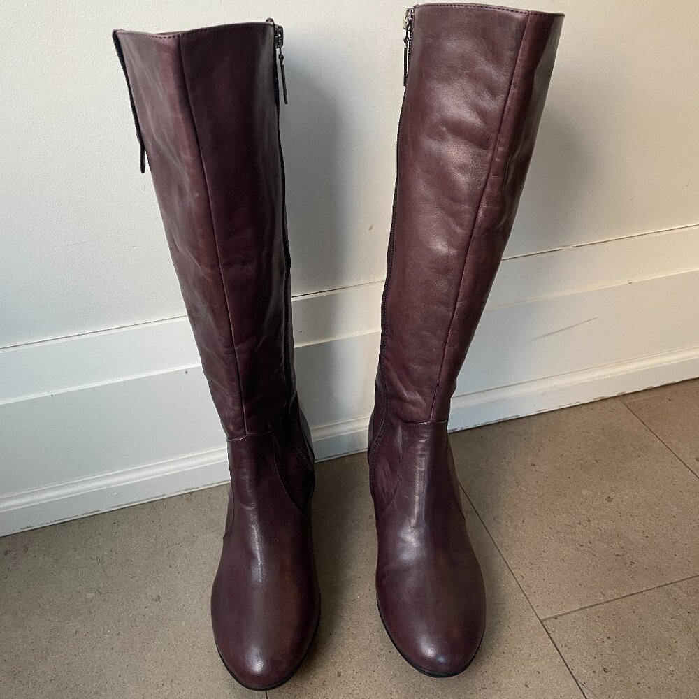 Elegant Women's Knee-High Boots in Rich Brown